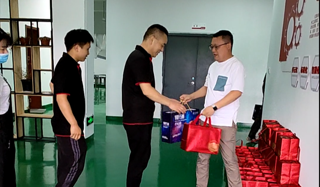 Warm Mid-Autumn Festival heart staff | billion Leride for all staff to prepare Mid-Autumn Festival benefits!