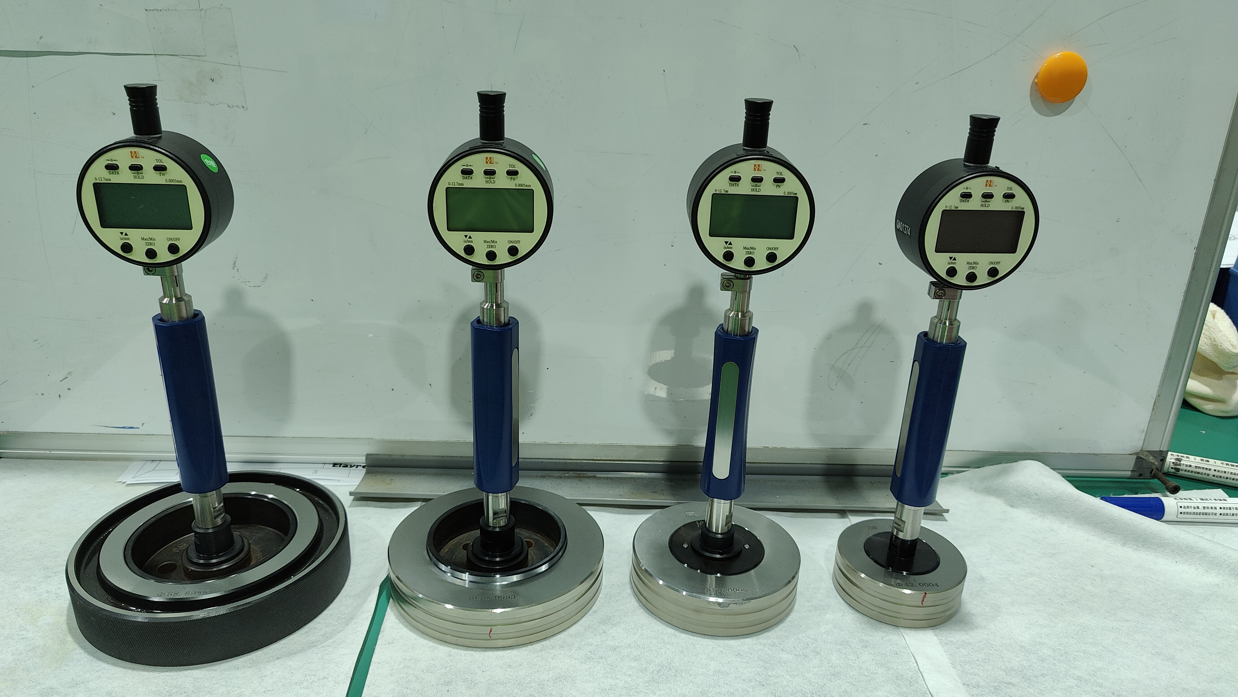 What do you know about the electronic plug gauge?