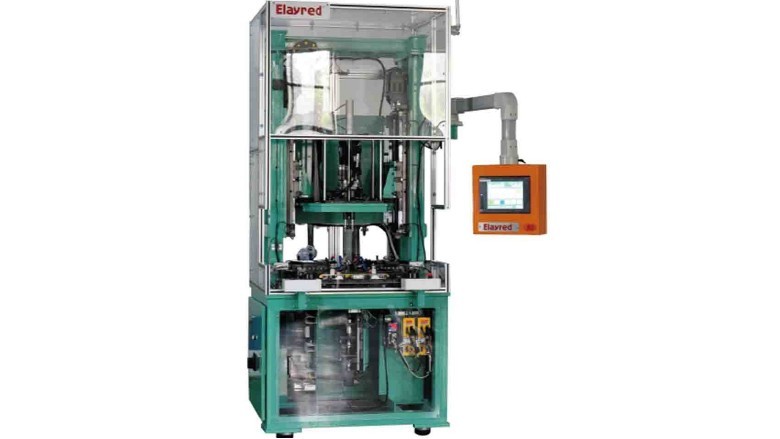 Measuring compressor parts with centering equipment ensures accuracy and stability